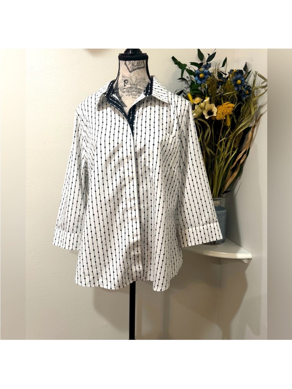 Chico's White Button-Down Shirt with Black Dot Stripe Sz 12